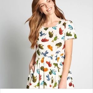 New with tags!  Frog dress size 10. Has pockets!
